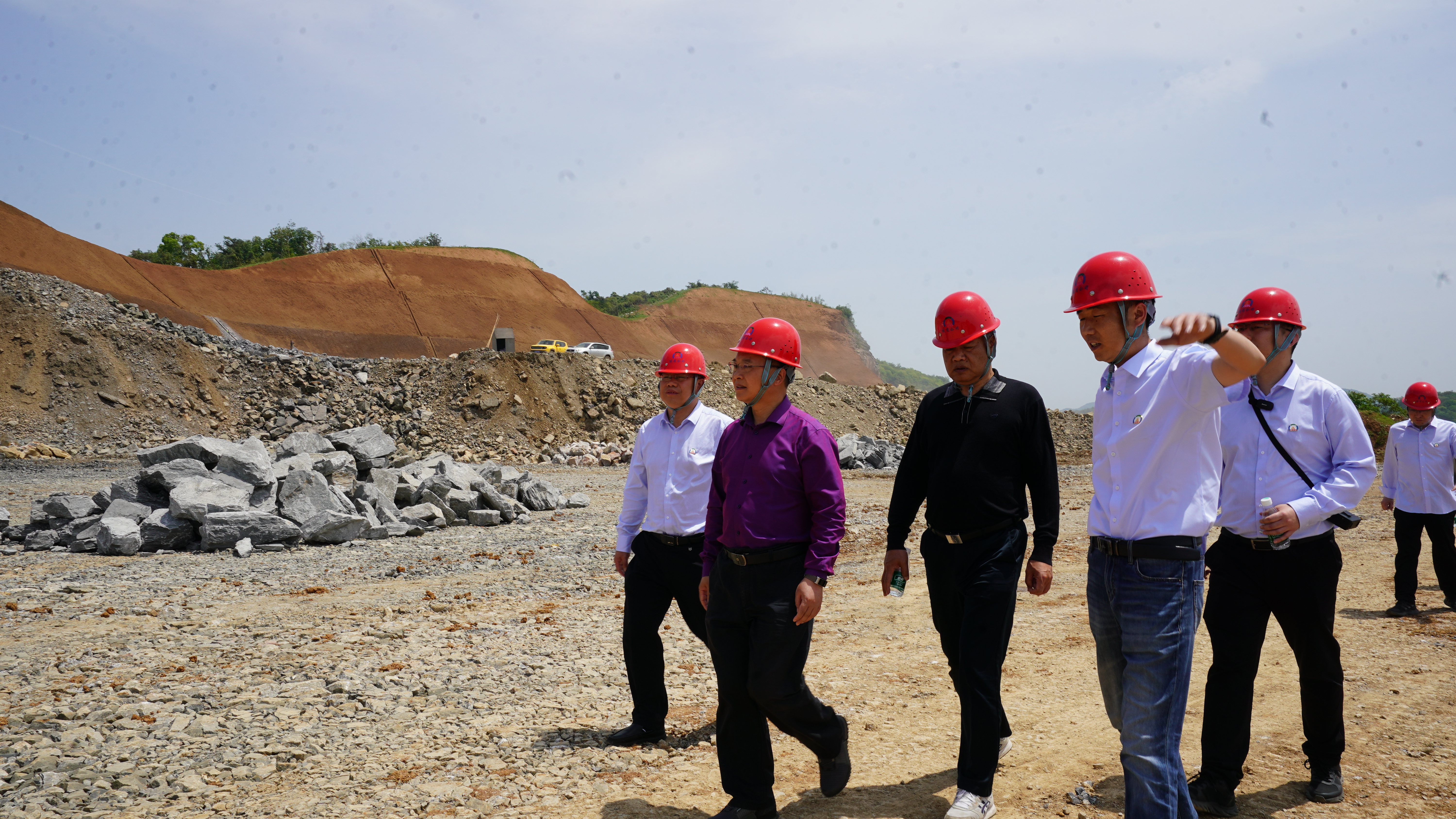 程知言在项目一线检查安全生产工作